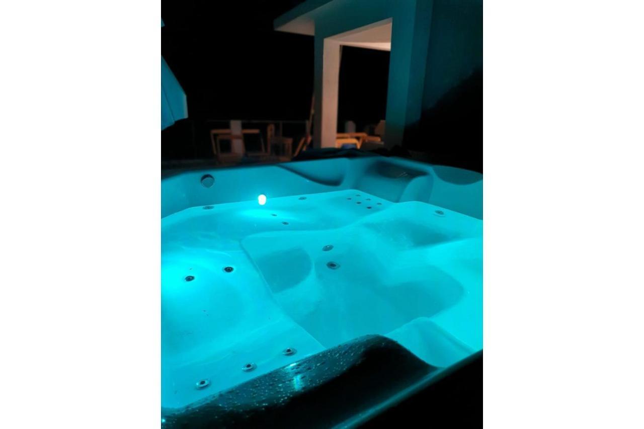 Vila Pitangueira - Apto Laranja - No Centro De Serra Grande Com Piscina, Jacuzzi, Internet Veloz Exterior photo